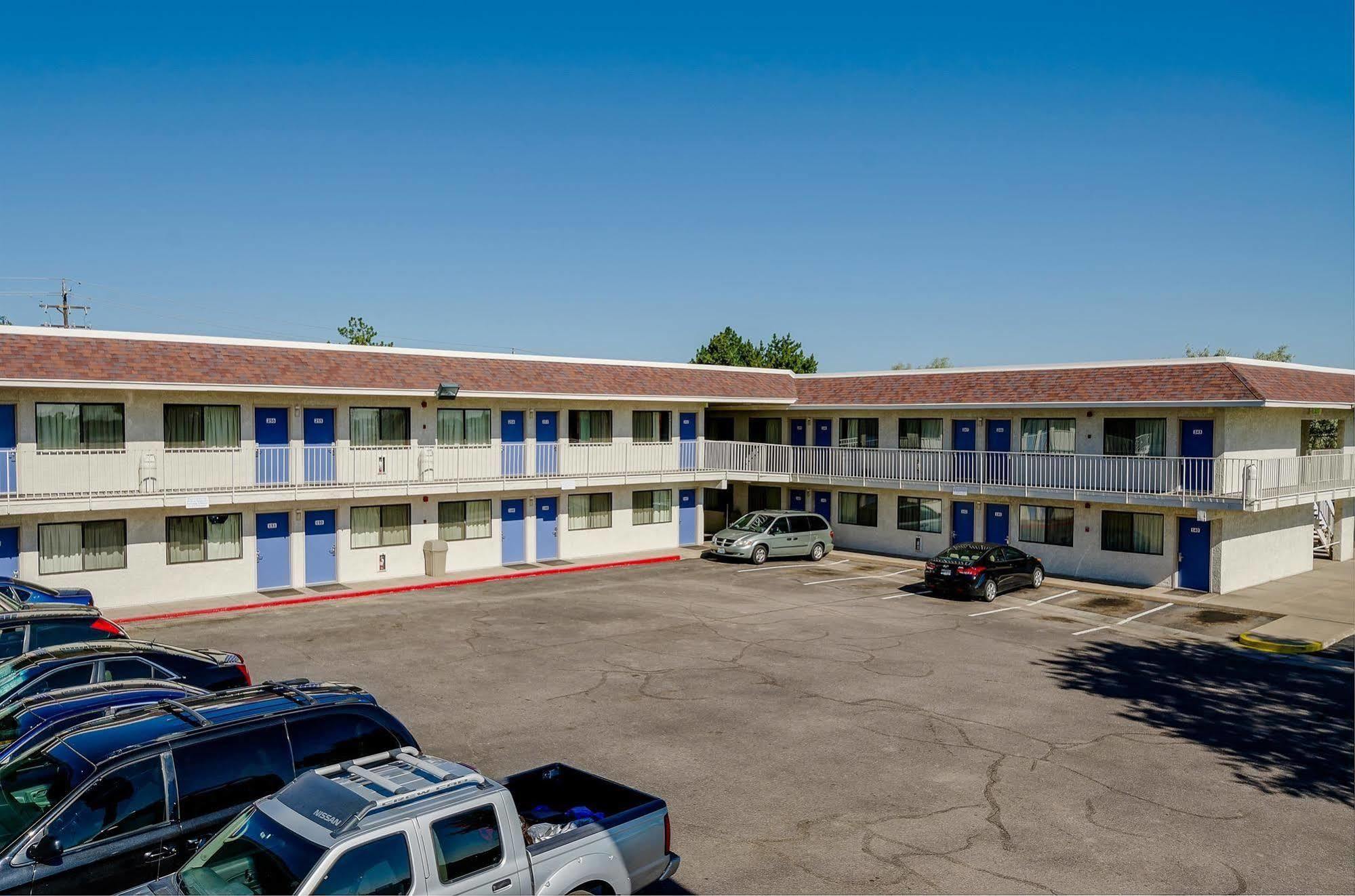 Park Inn By Radisson, Thornton Exterior foto